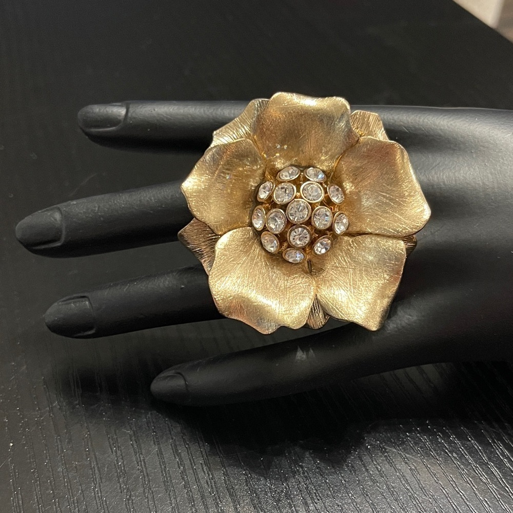 Gold Flower Statement Ring. 0459